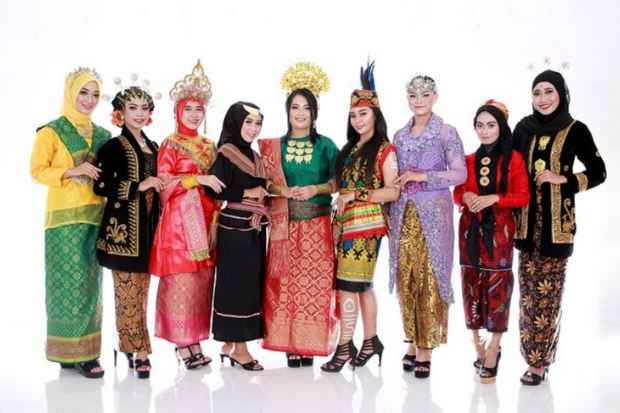 Ketika Tradisi Bertabrakan dengan Gaya Hidup Modern