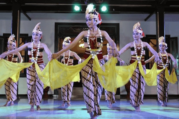 Menari Demi Warisan Leluhur