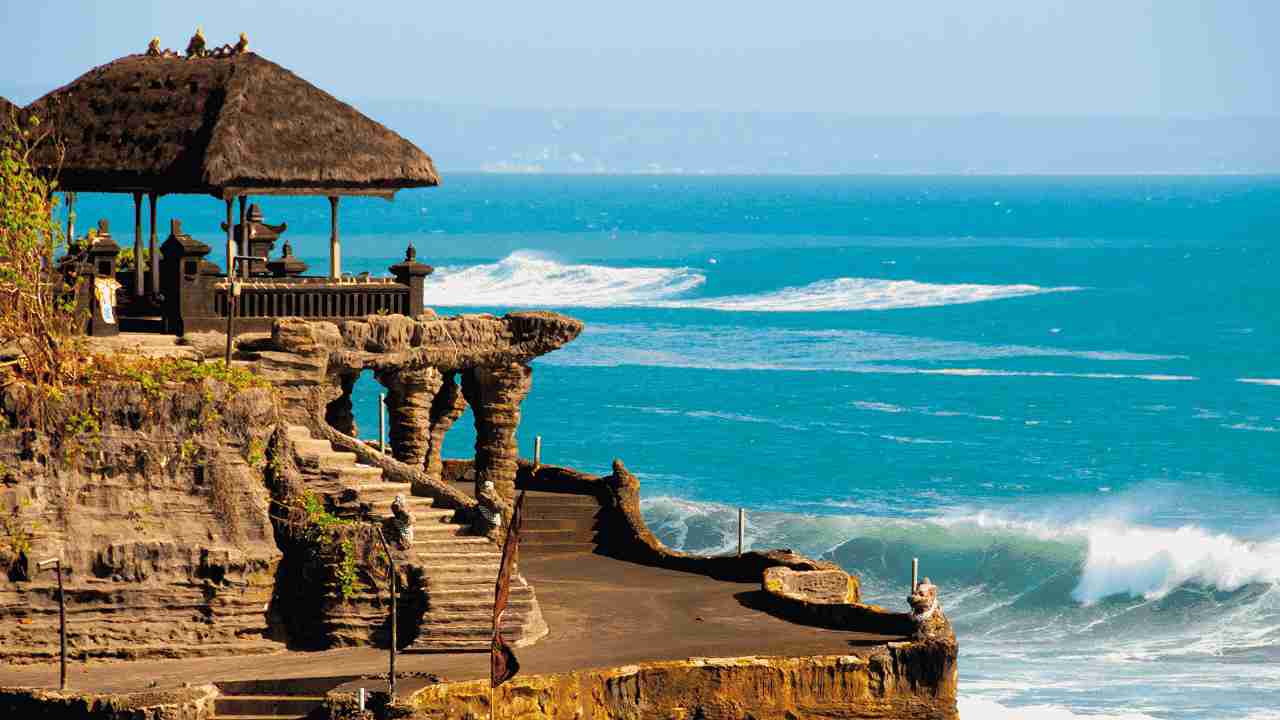 Menyapa Keagungan Pura Tanah Lot Bali