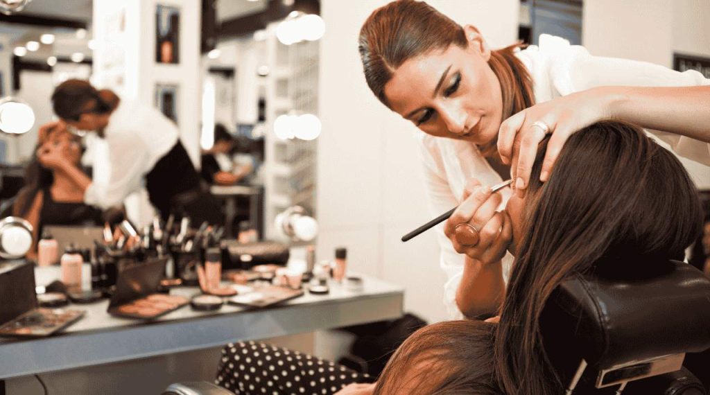 Praktis dan Nyaman dengan Makeup Artist Panggilan