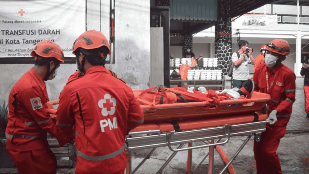 Relawan PMI Itu Orang Biasa dengan Hati Luar Biasa
