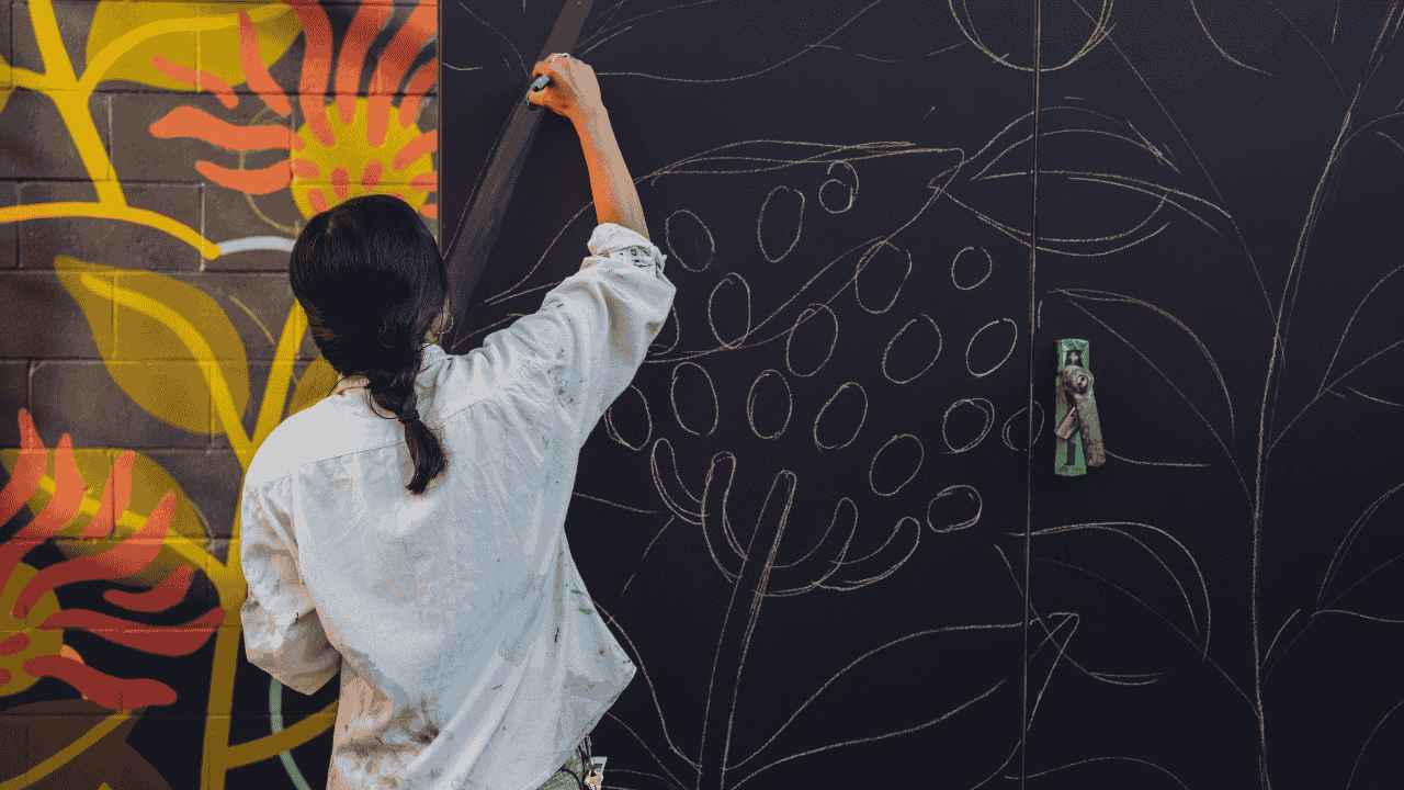 Warna-Warni Aksi Komunitas Mural dan Ekspresi di Dinding Kota