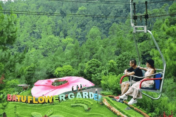 Daya Tarik Batu Flower Garden