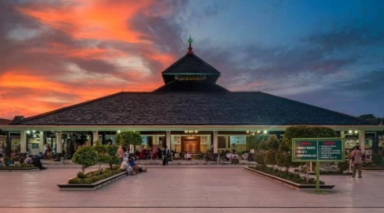 Masjid Agung Demak Ikon Wisata Religi yang Penuh Makna