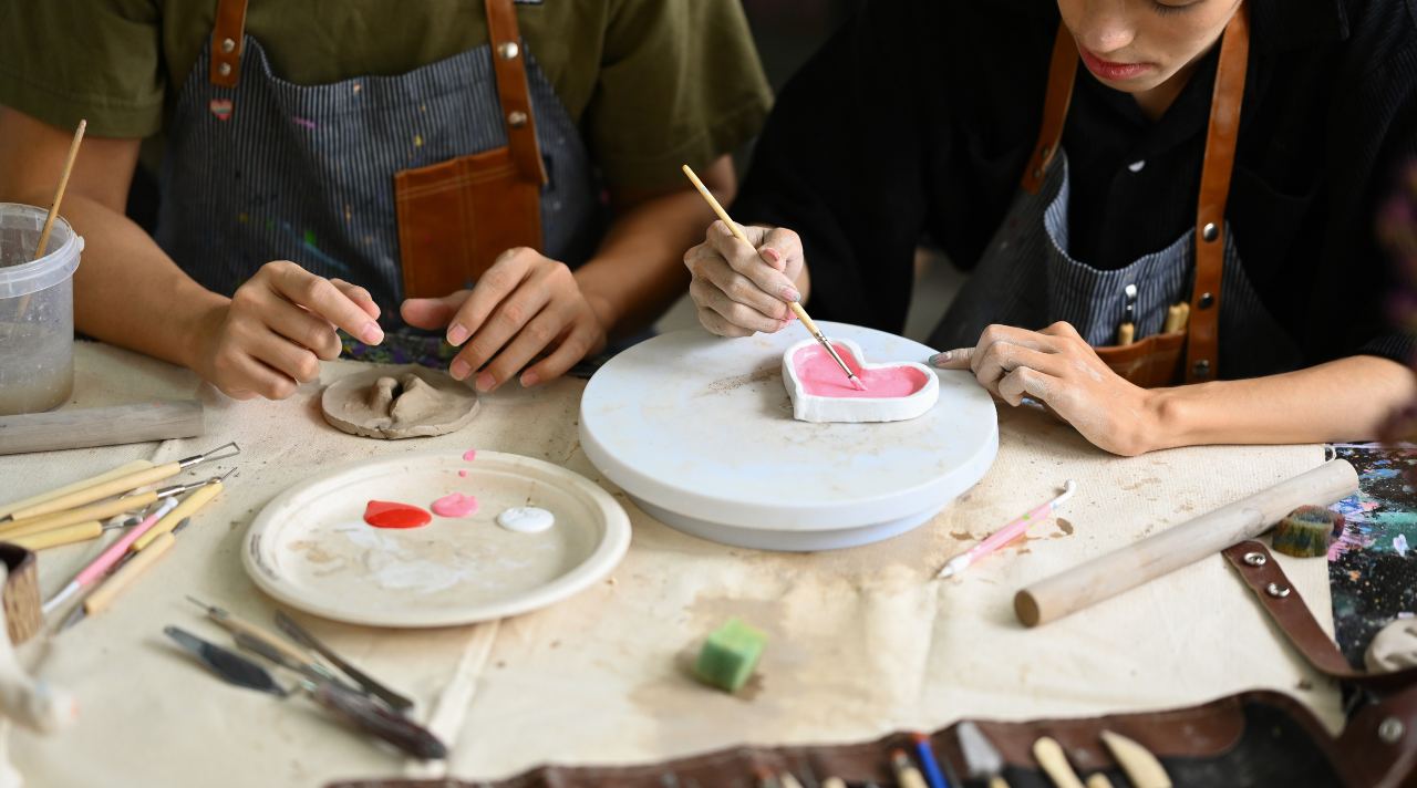Perajin Gerabah dan Karya Seni Bernilai Tinggi