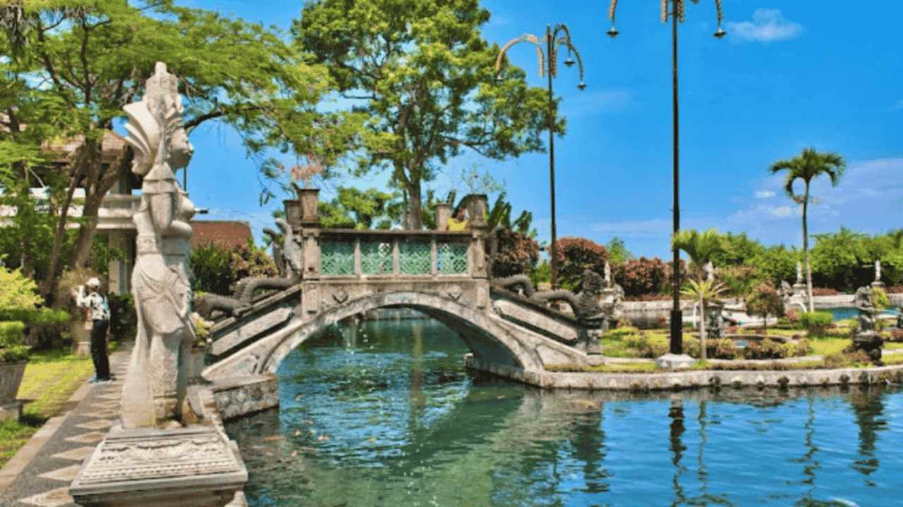 Menikmati Keindahan Tirta Gangga Taman Air di Karangasem, Bali