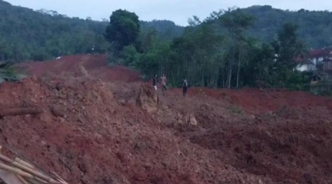 Longsor di Majenang Mengguncang Warga