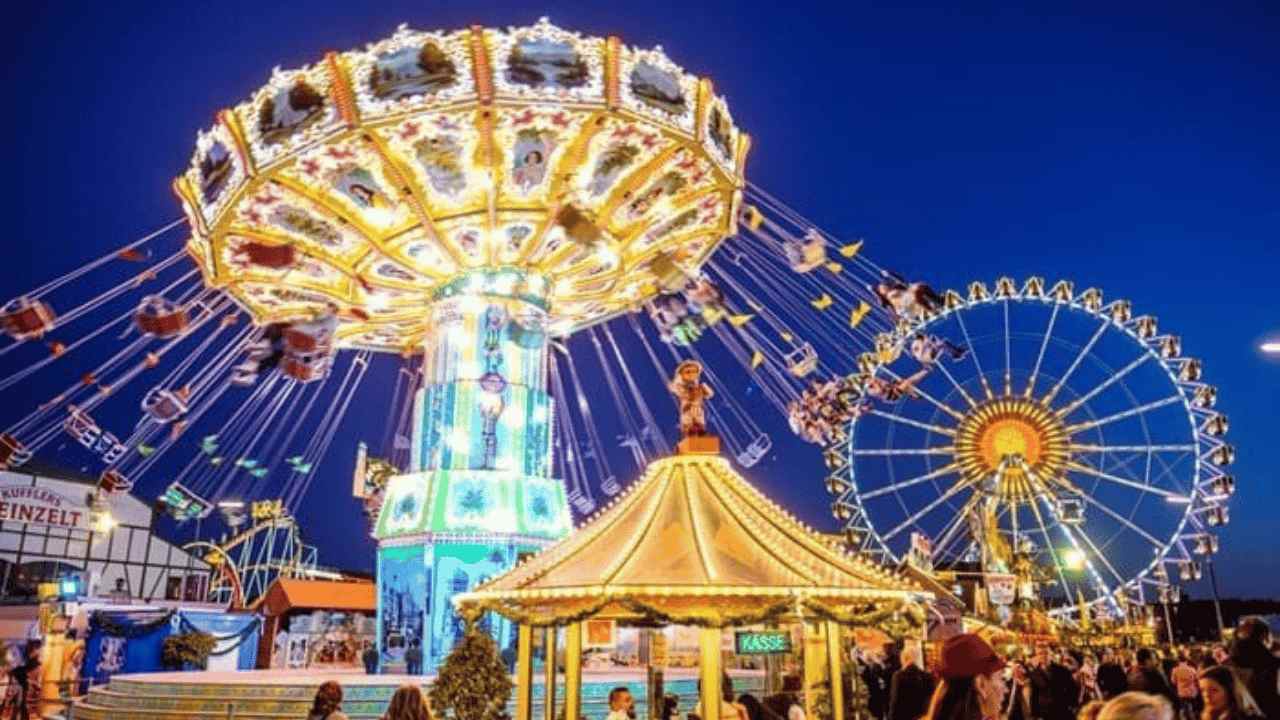 Menyusuri Serunya Malam di Surabaya Carnival Night Market