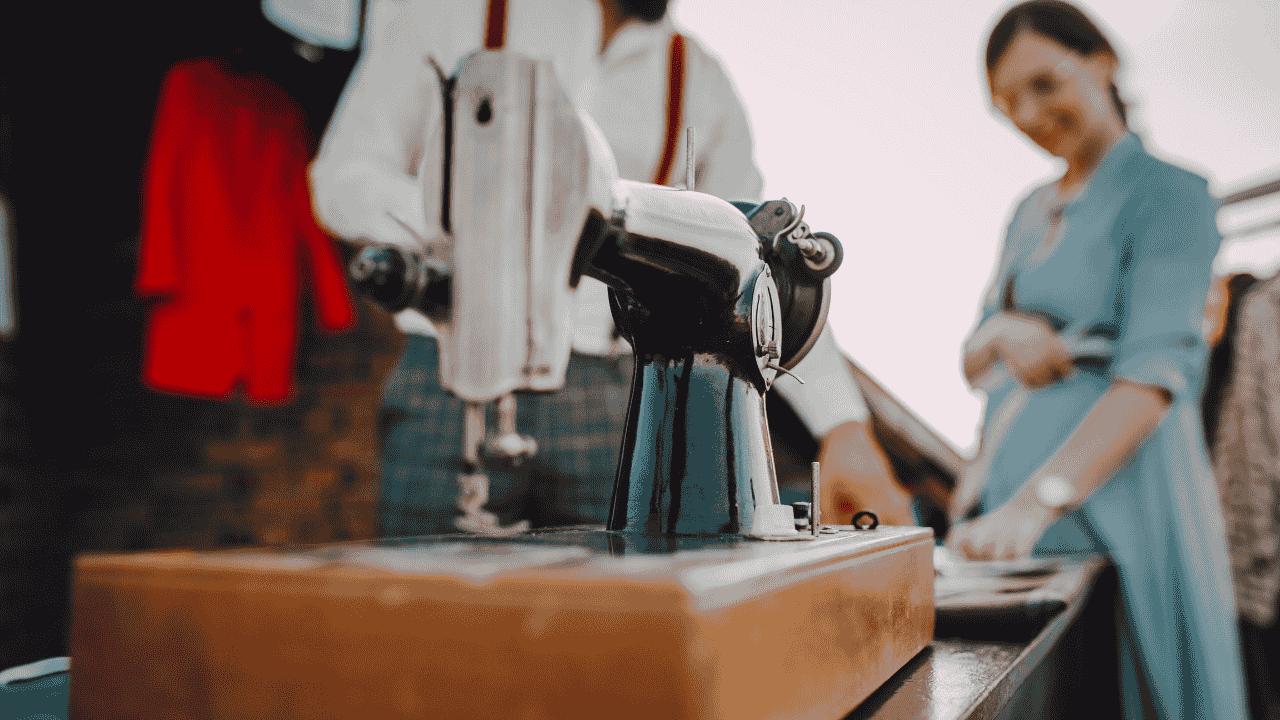 Bisnis Jahit Custom Rumahan yang Fleksibel dan Punya Pasar Luas