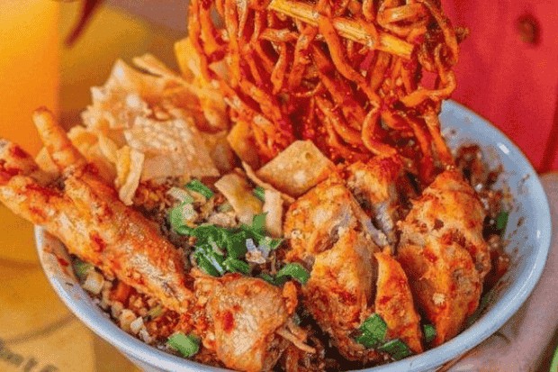 Sensasi Pedas Mie Jebew yang Beda dari Lainnya