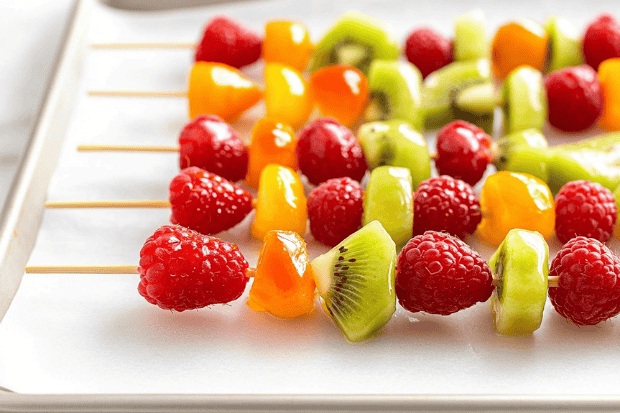 Tanghulu Buah Segar Kekinian dengan Buah Favorit