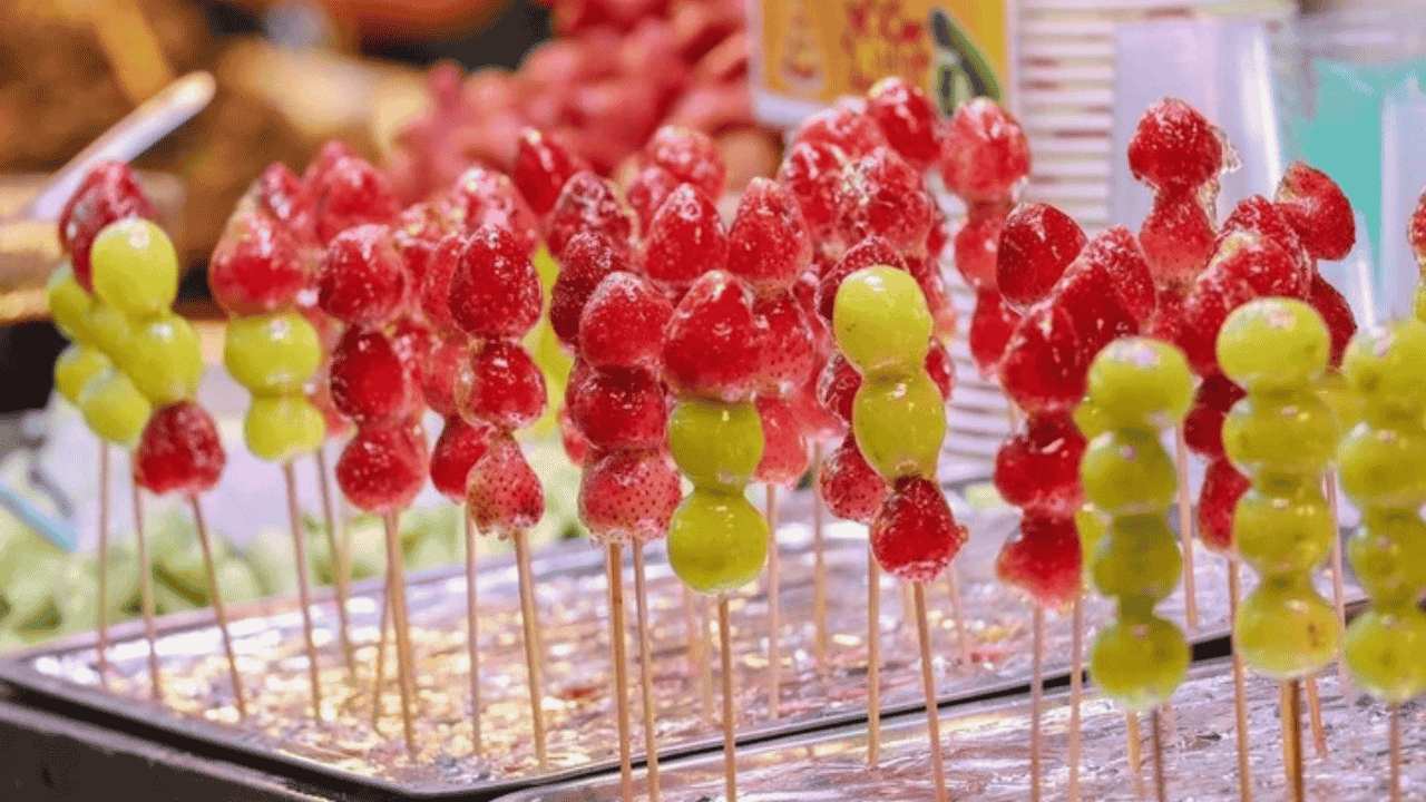 Tanghulu Buah Segar Kekinian yang Crunchy dan Manis