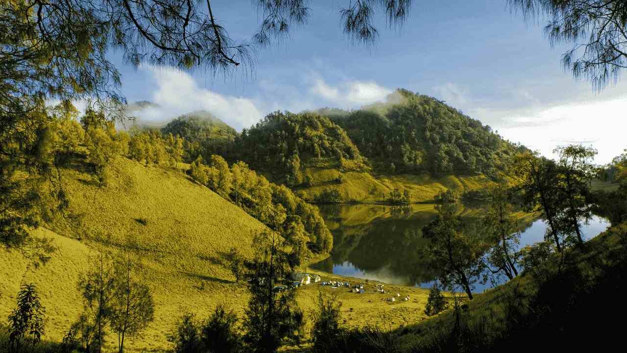 Ranu Kumbolo, Persinggahan Paling Menenangkan di Gunung Semeru
