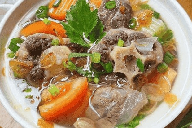 Sop Buntut Kuah Bening Gurih yang Bikin Nagih