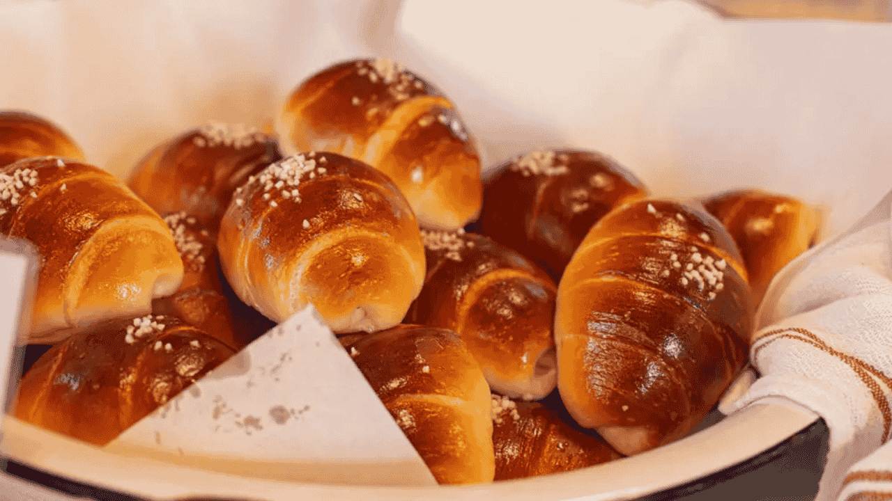 Saltbread Viral dengan Tekstur Crispy di Luar dan Lembut di Dalam sudutinfo.my.id