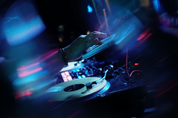 DJ TikTok terbaru 2026 Jawa dengan remix lagu viral dan beat energik yang banyak disukai pengguna media sosial dan pecinta musik remix.