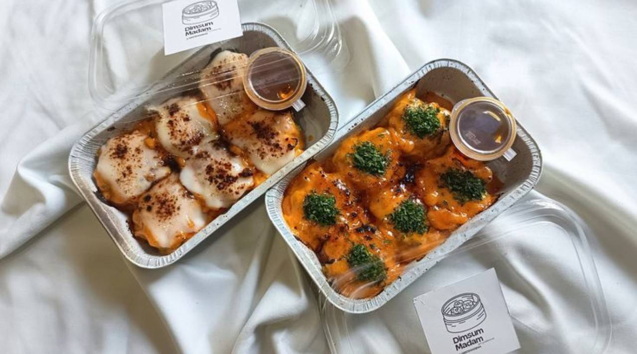 dimsum ayam favorit dengan rasa gurih dan tekstur lembut yang menggugah selera