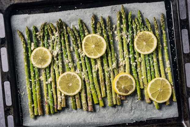 Sayuran asparagus segar untuk menu sehat keluarga